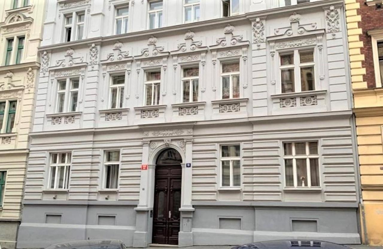 Side Street Apartments Praha Bagian luar foto