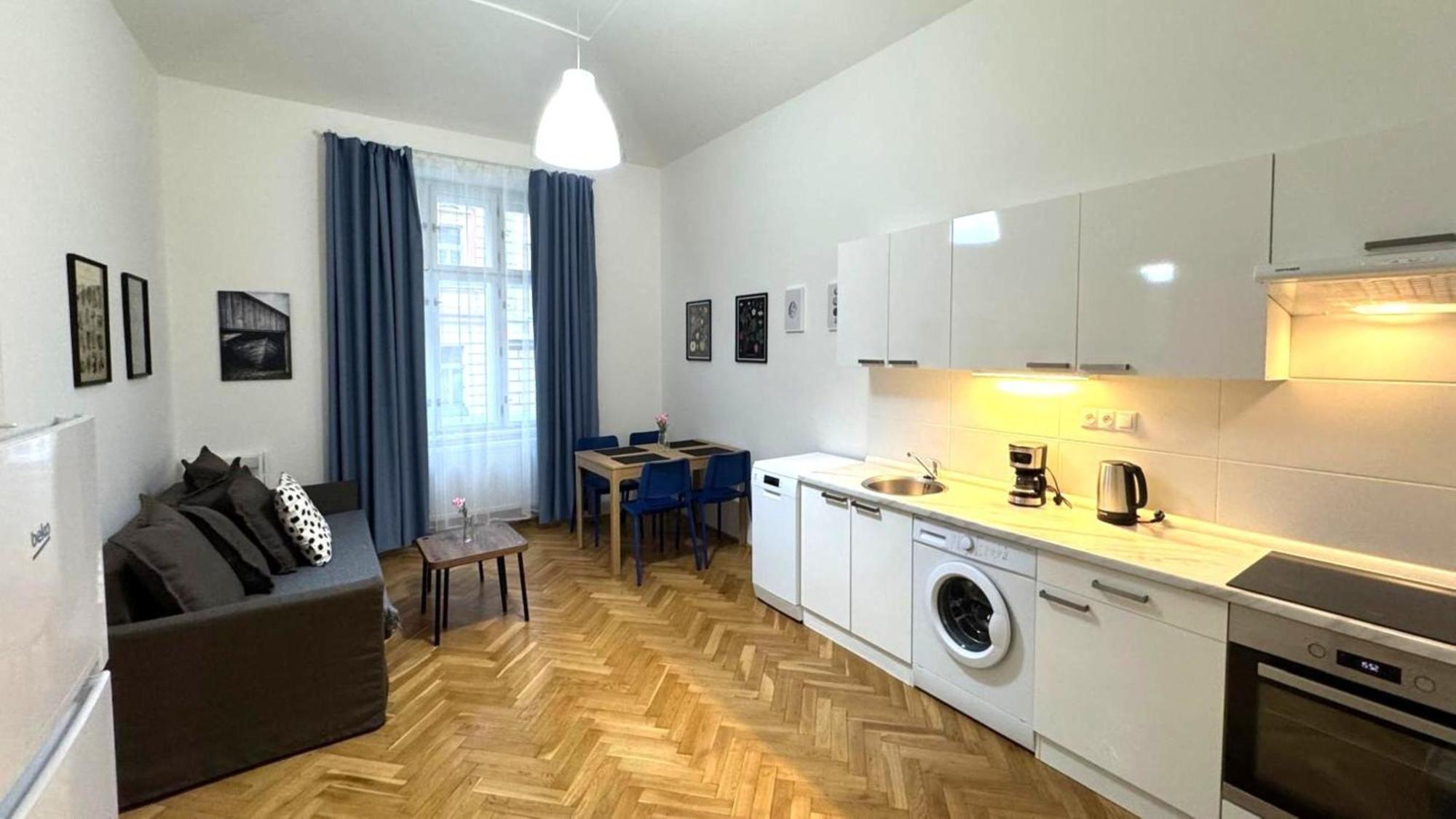 Side Street Apartments Praha Bagian luar foto